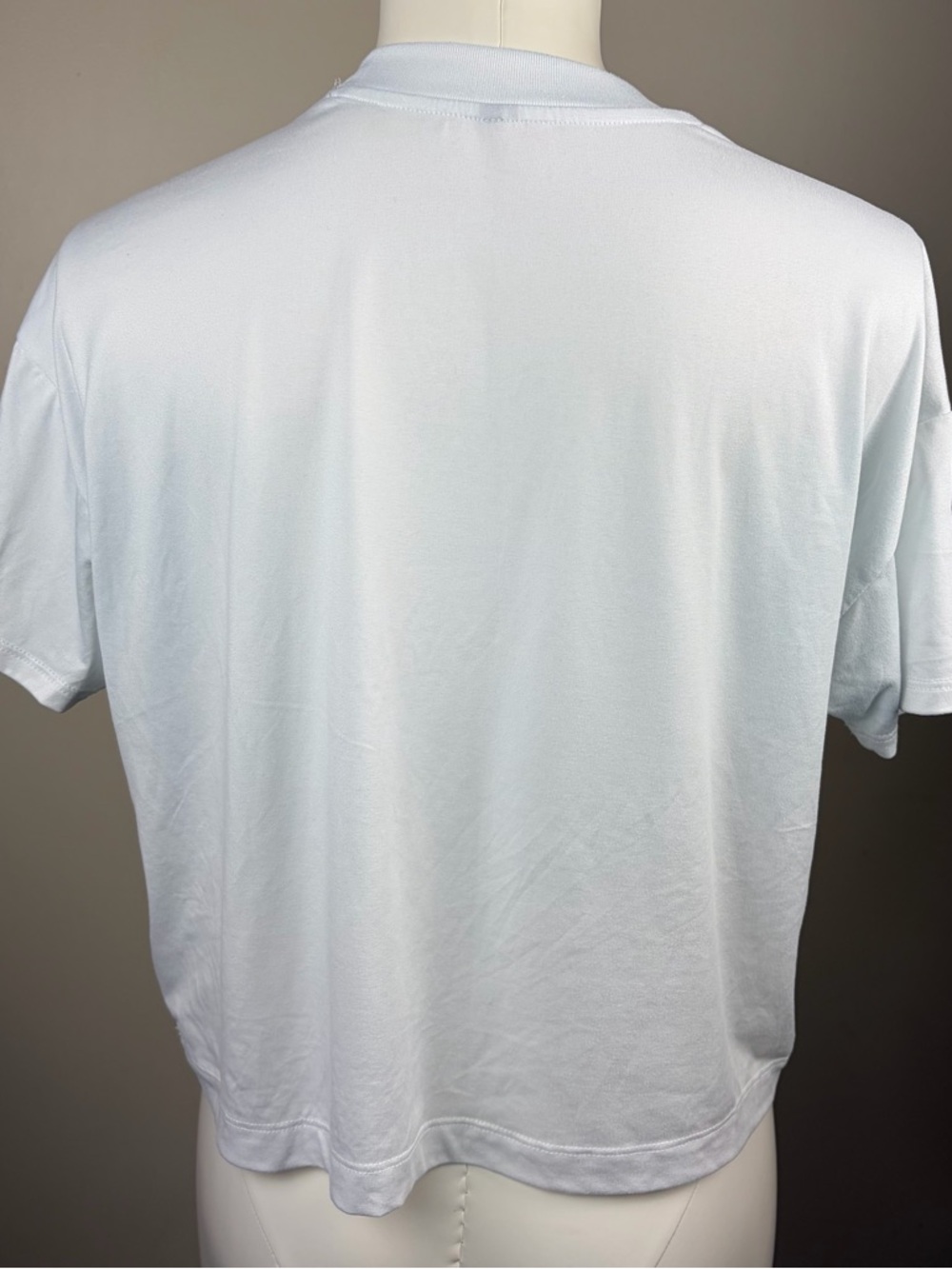 Vuori Women's Energy Short Sleeve Crew Tee in White - Picture 6 of 10